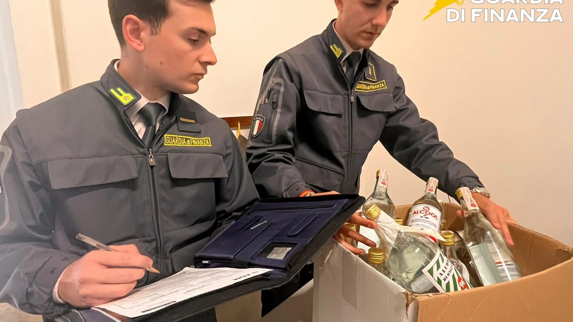 Campobasso: sequestrato alcool di contrabbando dalla Guardia di FInanza. Conteneva prodotti nocivi per la salute.